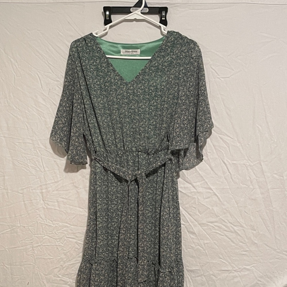 Chic Green Floral Midi Dress
